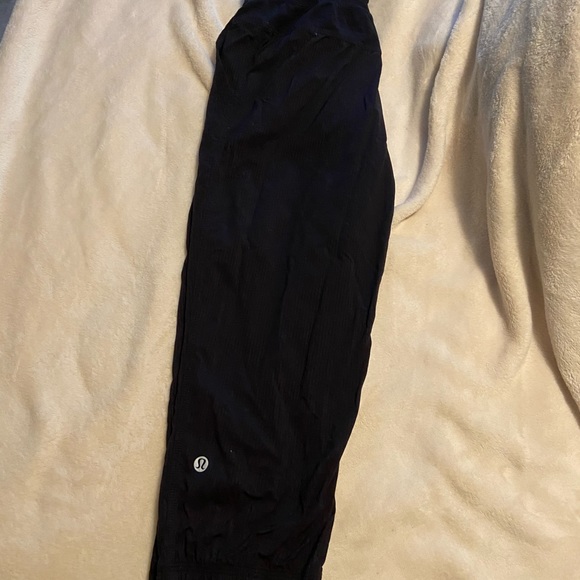 Lululemon black workout pants size 2 - Picture 6 of 6